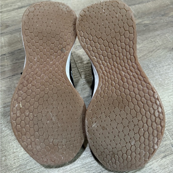 SOLD!!! New Balance Fresh Foam ROAV - Picture 5 of 7